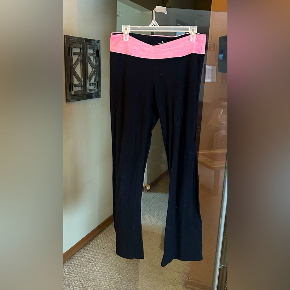 Black and pink yoga pants